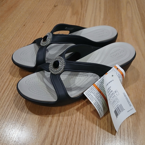 Crocs Sanrah Beaded Wedge Sandals Size 8 for Women - Picture 5 of 10